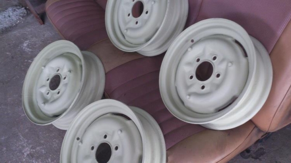 ล้อ MAZDA FAMILAI 1000 5รู สวยๆพ่นรองพื้นเขียวสวยๆ 3500