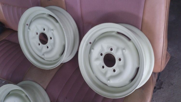 ล้อ MAZDA FAMILAI 1000 5รู สวยๆพ่นรองพื้นเขียวสวยๆ 3500