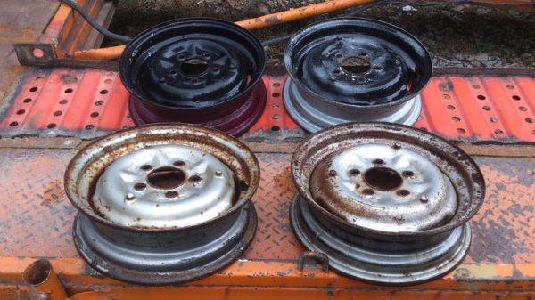 ล้อ MAZDA FAMILAI 1000 5รู สวยๆ 2500 ไม่คตไม่ดุ้งครับคัดมาแล้ว