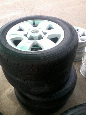 ขายแม๊กพร้อมยางมือสองราคาไม่แพงครับ ขอบ 16 นิ้วครับ ยางปี 09- 205 65 16