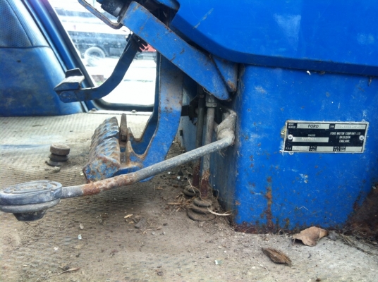 ขาย Ford 8210 สภาพพร้อมใช้ไงาน ยังไม่ผ่านงานในประเทศ