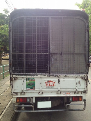 รถบรรทุก 4 ล้อ ยี่ห้อ ISUZU รุ่น NKR