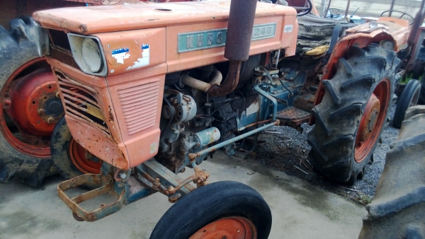 ขายซากรถไถ  Kubota L240 ราคาถูกๆ ตามสภาพ ขายซากรถไถ  Kubota L240 ราคาถูกๆ ตามสภาพ