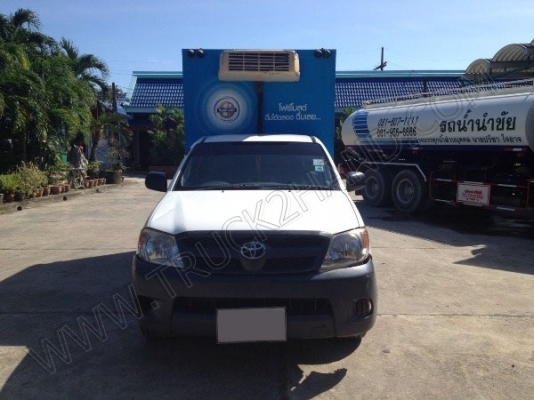 รถบรรทุก 4 ล้อ บรรทุกตู้เย็น ยี่ห้อ TOYOTA