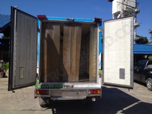 รถบรรทุก 4 ล้อ บรรทุกตู้เย็น ยี่ห้อ TOYOTA