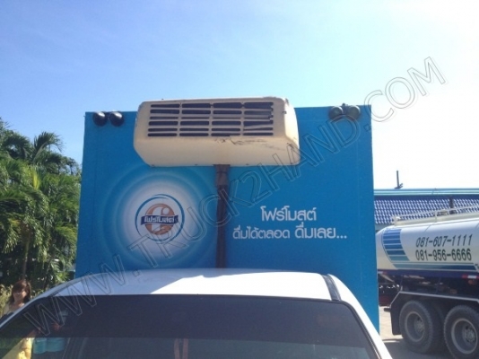 รถบรรทุก 4 ล้อ บรรทุกตู้เย็น ยี่ห้อ TOYOTA