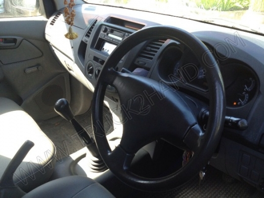 รถบรรทุก 4 ล้อ บรรทุกตู้เย็น ยี่ห้อ TOYOTA