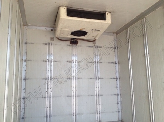 รถบรรทุก 4 ล้อ บรรทุกตู้เย็น ยี่ห้อ TOYOTA