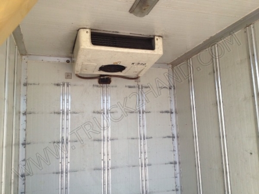 รถบรรทุก 4 ล้อ บรรทุกตู้เย็น ยี่ห้อ TOYOTA