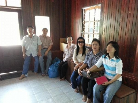 รถบรรทุก 4 ล้อ บรรทุกตู้เย็น ยี่ห้อ TOYOTA