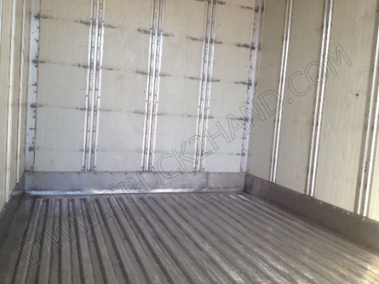 รถบรรทุก 4 ล้อ บรรทุกตู้เย็น ยี่ห้อ TOYOTA