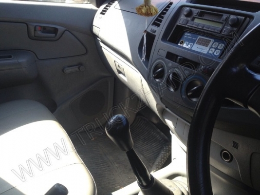 รถบรรทุก 4 ล้อ บรรทุกตู้เย็น ยี่ห้อ TOYOTA