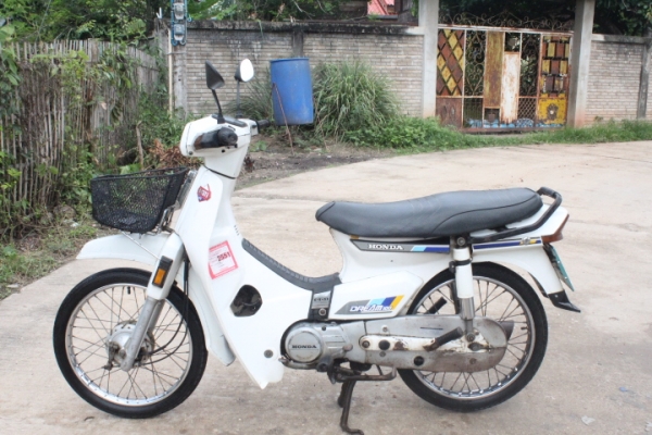 ดรีมคุรุสภาสีขาวๆอวบๆทะเบียนโอนภาษีเต็มโลโก้ครบเดิมๆพร้อมประกวดขาย15500บาท