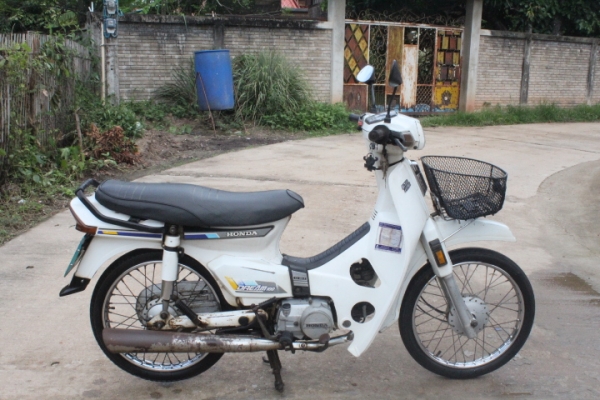 ดรีมคุรุสภาสีขาวๆอวบๆทะเบียนโอนภาษีเต็มโลโก้ครบเดิมๆพร้อมประกวดขาย15500บาท