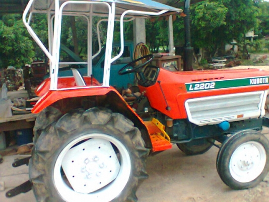 ขายรถไถคูโบต้าข้างขาวสภาพดีเอาไปใช้งานได้เลย อุปกรณ์ครบ