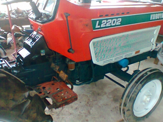 ขายรถไถคูโบต้าข้างขาวสภาพดีเอาไปใช้งานได้เลย อุปกรณ์ครบ