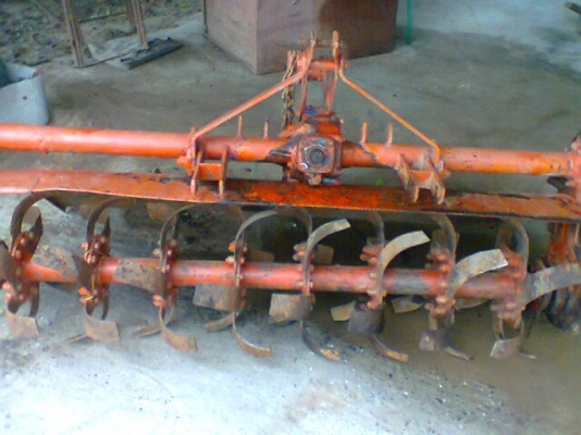 ขายรถไถคูโบต้าข้างขาวสภาพดีเอาไปใช้งานได้เลย อุปกรณ์ครบ