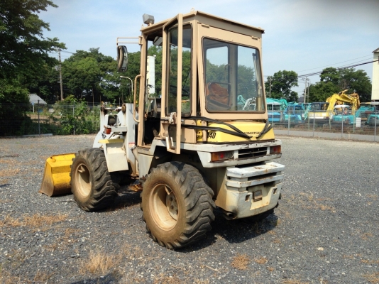 WA40-3-10735เก่าจากญี่ปุ่นตอนนี้รถจอดที่(CSนวนคร)ครับ