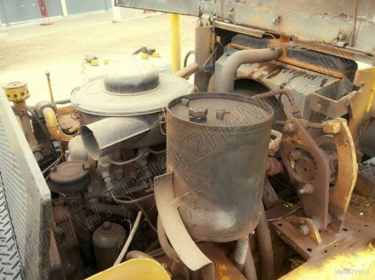 รถตักล้อยาง ยี่ห้อ KOMATSU รุ่น SD15