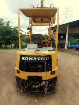 รถตักล้อยาง ยี่ห้อ KOMATSU รุ่น SD15