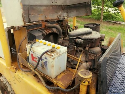 รถตักล้อยาง ยี่ห้อ KOMATSU รุ่น SD15