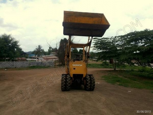 รถตักล้อยาง ยี่ห้อ KOMATSU รุ่น SD15