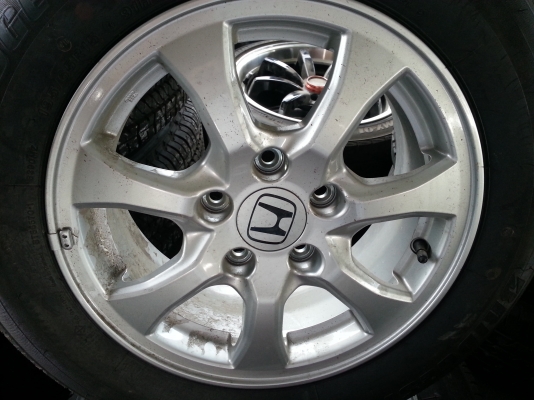 แม็ก Honda ครับ  พร้อมยาง 195 65 R15 ปี 12