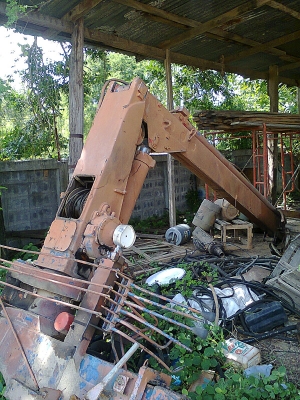 เครน ยูนิค  3 ตัน เก่าเก็บ