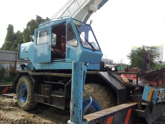 ขายรถเครน 4 ล้อ KATO 20 H Mark 2  อุปกรณ์ครบ ไฟฟ้าครบ เอกสารซื้อขาย รถสวยครับผม