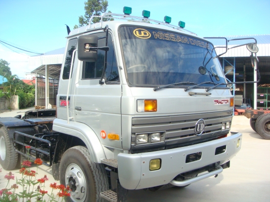NISSAN-UD CWM430 - 290 HP