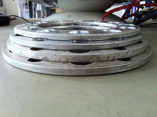 ขาย สเปเซอร์ 6 รู หนา 5 มิล 4 แผ่น ตามรูป พร้อมส่ง ราคาต่อรองได้ สามพราน นครปฐม