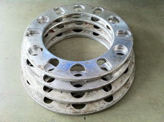 ขาย สเปเซอร์ 6 รู หนา 5 มิล 4 แผ่น ตามรูป พร้อมส่ง ราคาต่อรองได้ สามพราน นครปฐม