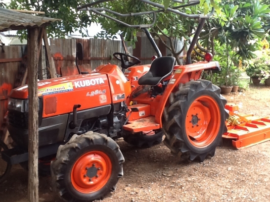 คูโบต้า L2808 4 WD 2 เพลาพร้อมตัดหญ้า 1.20 เมตรใหม่ ทำงาน 1129 ชั่วโมง