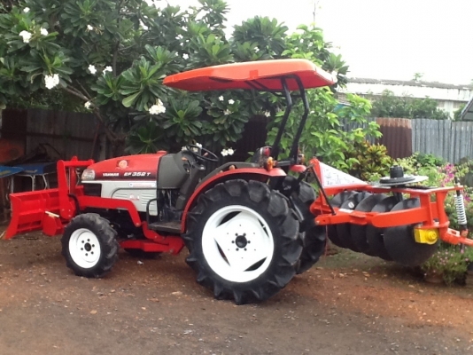 ยันร์ม่า EF352T 4WD ใบมีดหน้า ผาน 5 ทำงาน 11xx ชั่วโมง