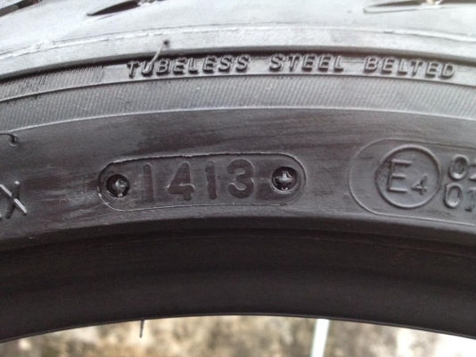 ขายยาง 235-40-18 ลงพื้นวันเดียวถูกๆ ขายยาง 235-40-18 ลงพื้นวันเดียวถูกๆ