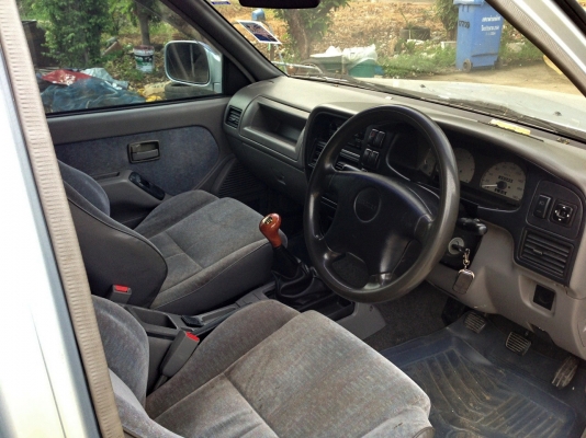 ขาย isuzu dragon Eye 3.0 turbo เกียร์ MT ปี2001 สีเทา