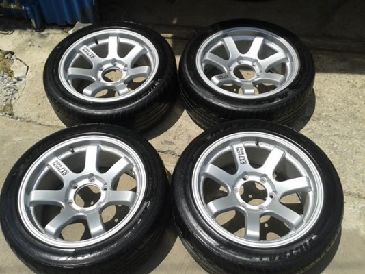 ขายแม็ก6รู17*7.5+ยาง215/50/17ปี10ราคา13500 ขายแม็ก6รู17*7.5+ยาง215/50/17ปี10ราคา13500