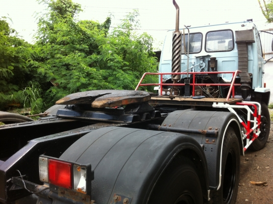 หัวลาก 240  สภาพสวยๆ  ยางทุกเส้นใหม่  98\% เครื่องดี  คัสซีสวย (ราคาต่อรองได้) 089-7188336