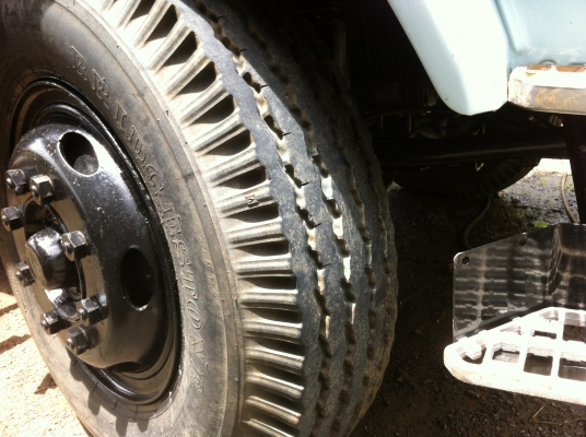 หัวลาก 240  สภาพสวยๆ  ยางทุกเส้นใหม่  98\% เครื่องดี  คัสซีสวย (ราคาต่อรองได้) 089-7188336