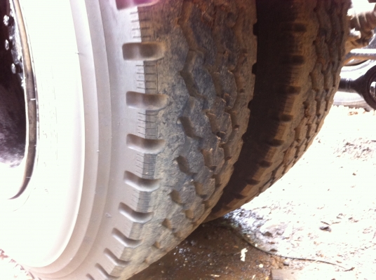 หัวลาก 240  สภาพสวยๆ  ยางทุกเส้นใหม่  98\% เครื่องดี  คัสซีสวย (ราคาต่อรองได้) 089-7188336