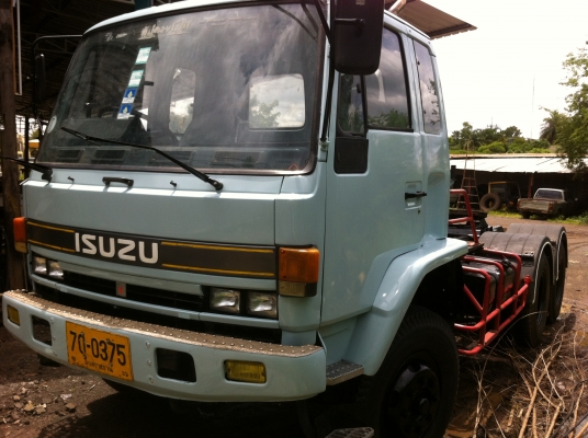 หัวลาก 240  สภาพสวยๆ  ยางทุกเส้นใหม่  98\% เครื่องดี  คัสซีสวย (ราคาต่อรองได้) 089-7188336