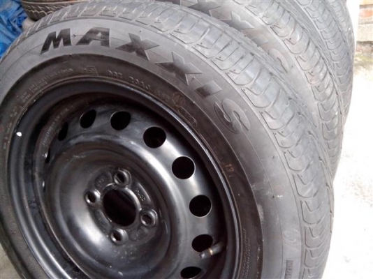 ล้อกะทะ nissan march ป้ายแดง2013 ใหม่ๆ ยาง 165 70 14 ใส่แทน 175 65 14 ได้เลย