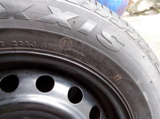 ล้อกะทะ nissan march ป้ายแดง2013 ใหม่ๆ ยาง 165 70 14 ใส่แทน 175 65 14 ได้เลย