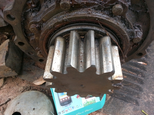 ขายด่วน มอเตอร์สวิง HITACHI EX200 ขายด่วน มอเตอร์สวิง HITACHI EX200