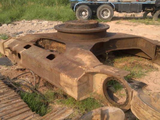 ขายด่วน เฟลมล่าง HITACHI EX 200 ขายถูกจะย้ายอู่ครับ