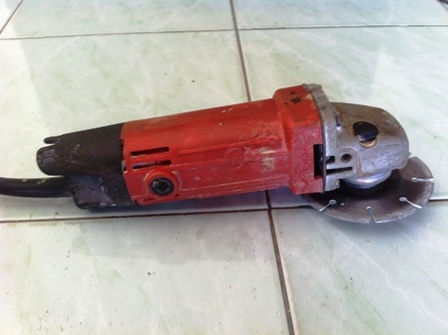 เครื่องเจียรไฟฟ้า Maktec รุ่น MT954 สภาพใหม่ ราคาถูก เครื่องเจียรไฟฟ้า Maktec รุ่น MT954 สภาพใหม่ ราคาถูก