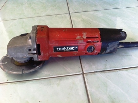 เครื่องเจียรไฟฟ้า Maktec รุ่น MT954 สภาพใหม่ ราคาถูก