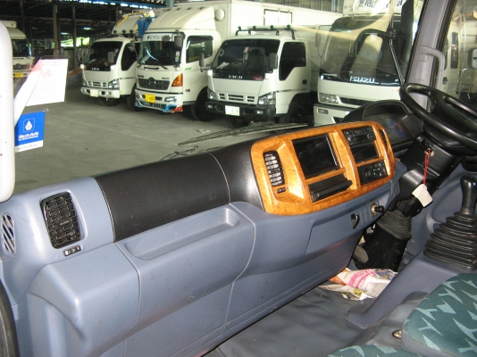 ขาย  6 ล้อ ฮ๊โน่  เมก้า 150 แรง ยาว 5.50  ปี 2006  สภาพสวยเดิมเครื่องดี พร้อมใช้งาน ชมก่อนได้ครับ สนใจติดต่อ 081-9425443