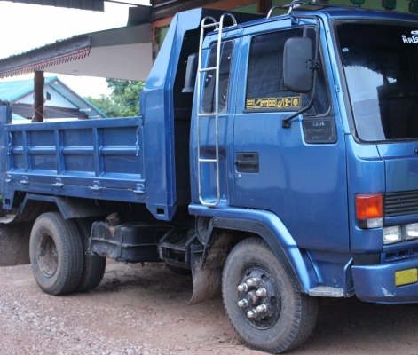 ISUZU ROCKY 175 HP 6BG1 หกล่อดั๊มพ์ ช่วงล่างดีคัชซีสวยมาก ยางใหม่ทั้ง 6 เส้น 8.25 ขอบ 16 เครื่องแห้งแรงดีเดิมๆ ภายในเก๋งคอนโซลสวยครบ แอร์เย็น พวงมาลัยเพาเวอร์ ระบบเบรคทริ๊ปฟี้ เอกสารทะเบียนภาษีครบพร้อมโอน ราคาต่อรองได้ครับ
