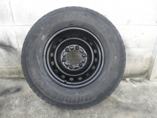 ล้อกะทะ 15นิ้ว6รู พร้อมยาง225/75R15 มี 1 ล้อ ราคา 1500 บาท